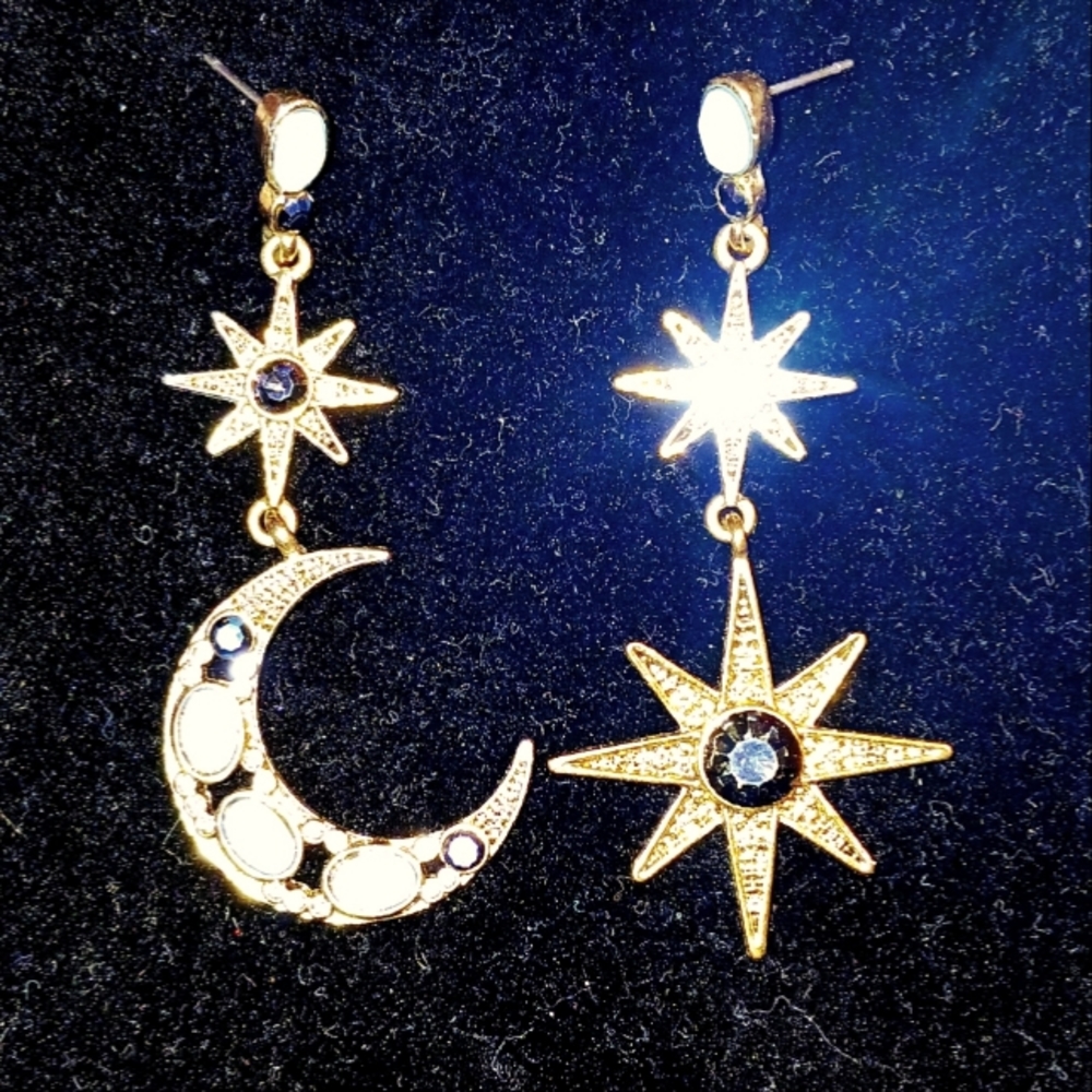 Betsy Johnson Star/Moon Celestreal Drop Earrings Blue Gem/Goldtone Earrings.